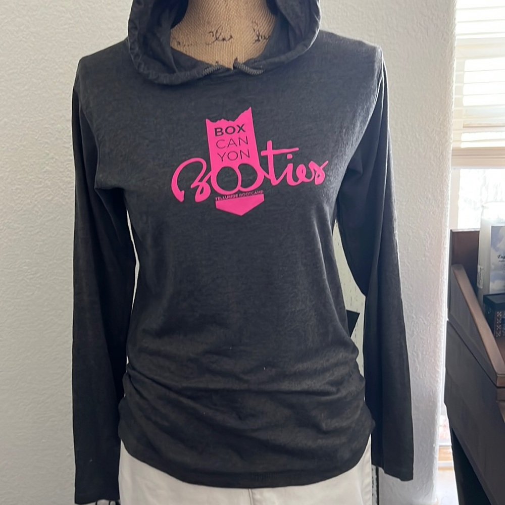 Lightweight hoody, grey with pink graphic.